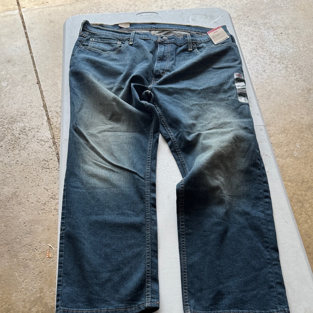 Levi's Relaxed Fit Dark Blue Jeans